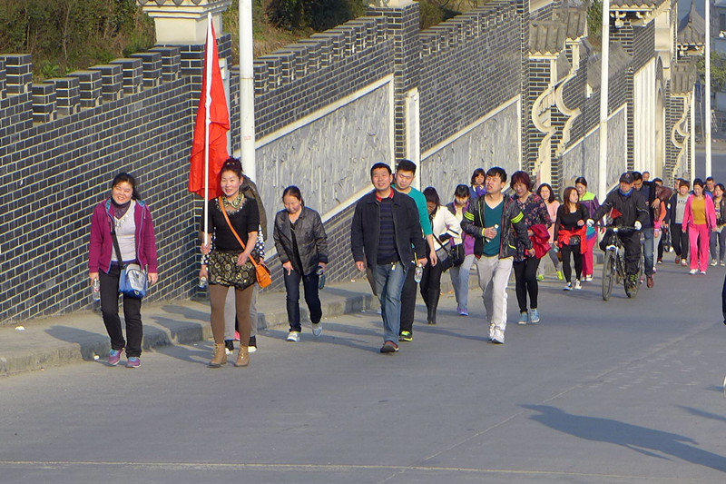 2015年3月8日寶業(yè)集團(tuán)開(kāi)展“香溪洞-吉河徒步踏青活動(dòng)”慶祝三八節(jié)！